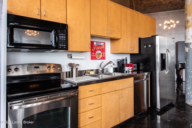 815 W Market St UNIT 804, Louisville, KY 40202