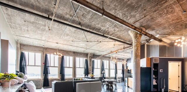 815 W Market St UNIT 804, Louisville, KY 40202