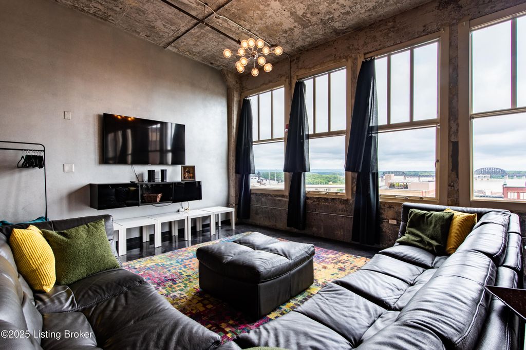 815 W Market St UNIT 804, Louisville, KY 40202