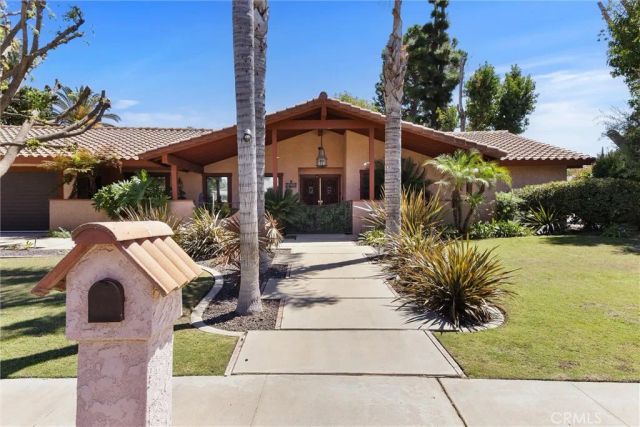 7611 De Colores Court, Bakersfield, CA 93309