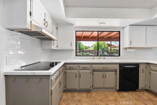 7611 De Colores Court, Bakersfield, CA 93309