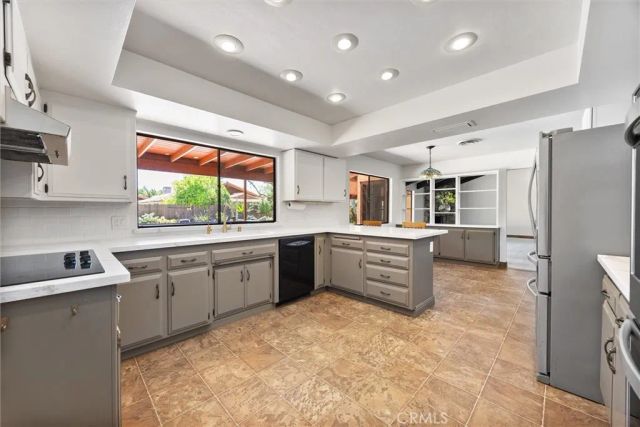 7611 De Colores Court, Bakersfield, CA 93309