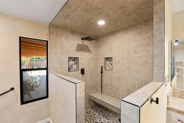 7611 De Colores Court, Bakersfield, CA 93309