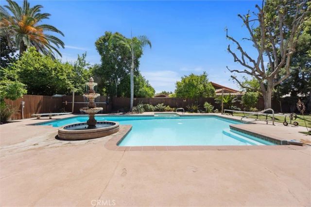 7611 De Colores Court, Bakersfield, CA 93309