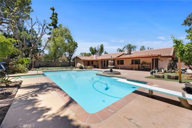7611 De Colores Court, Bakersfield, CA 93309