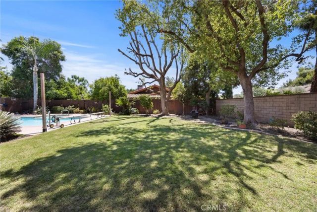 7611 De Colores Court, Bakersfield, CA 93309