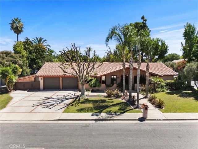 7611 De Colores Court, Bakersfield, CA 93309