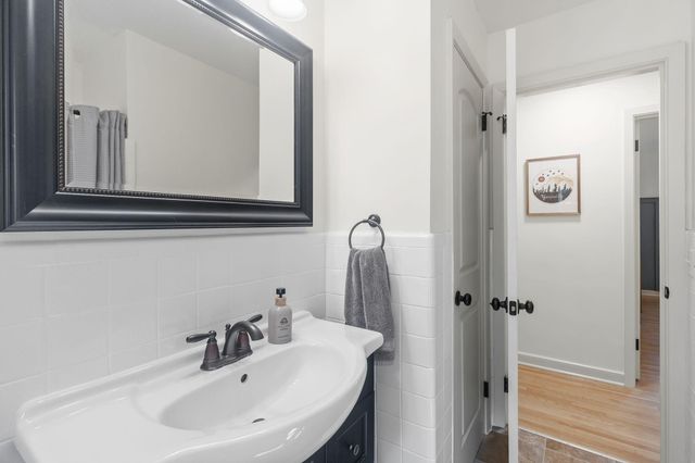 1310 Welcome Avenue N, Golden Valley, MN 55422