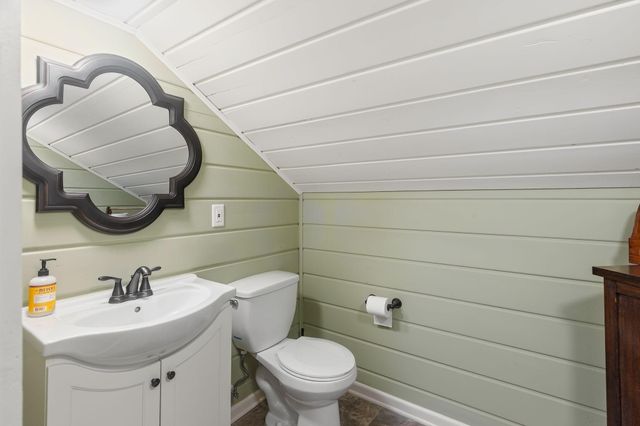 1310 Welcome Avenue N, Golden Valley, MN 55422