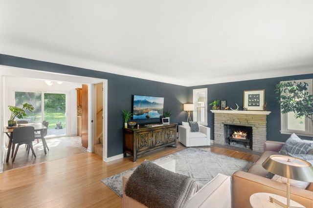 1310 Welcome Avenue N, Golden Valley, MN 55422
