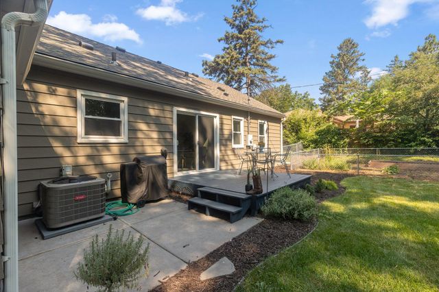 1310 Welcome Avenue N, Golden Valley, MN 55422