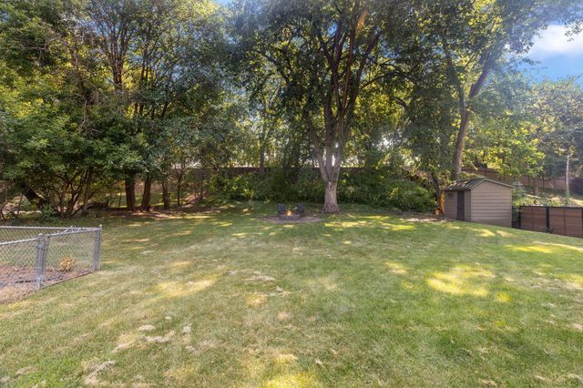 1310 Welcome Avenue N, Golden Valley, MN 55422