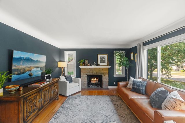 1310 Welcome Avenue N, Golden Valley, MN 55422