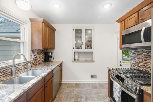 1310 Welcome Avenue N, Golden Valley, MN 55422