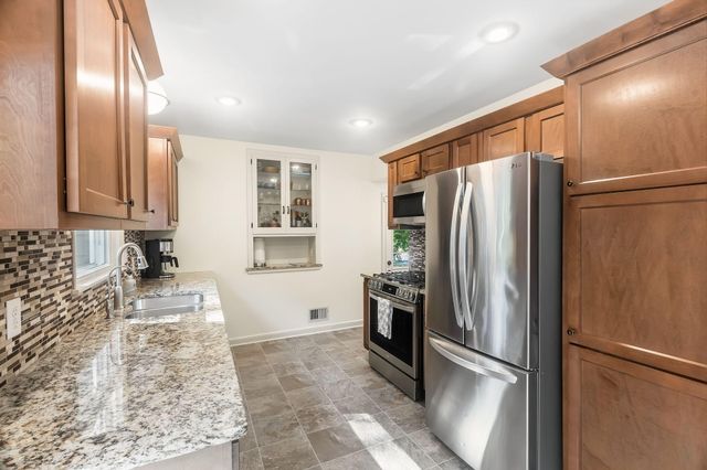 1310 Welcome Avenue N, Golden Valley, MN 55422