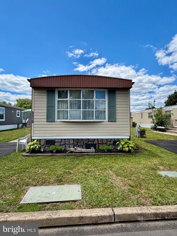 5510 GOLDEN DR, Morrisville, PA 19067