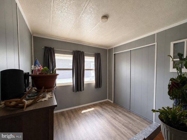 5510 GOLDEN DR, Morrisville, PA 19067