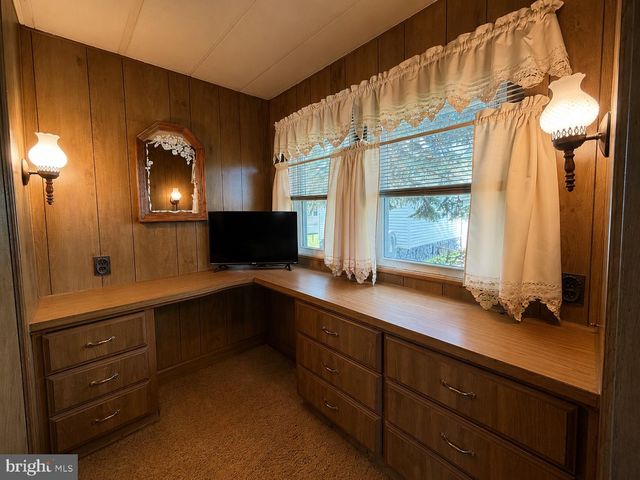 5510 GOLDEN DR, Morrisville, PA 19067