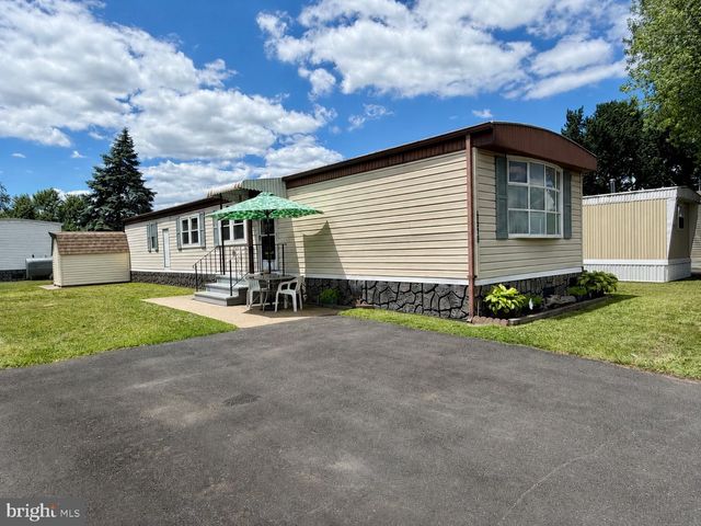 5510 GOLDEN DR, Morrisville, PA 19067