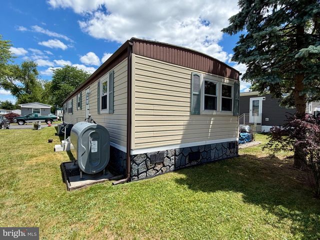 5510 GOLDEN DR, Morrisville, PA 19067