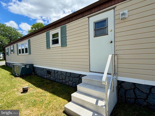 5510 GOLDEN DR, Morrisville, PA 19067