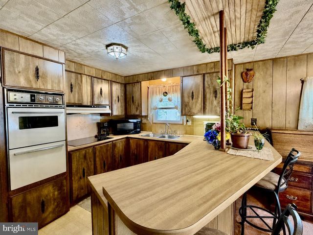 5510 GOLDEN DR, Morrisville, PA 19067