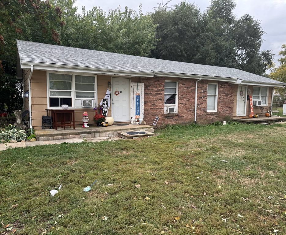 101 W Richardson Street, Farmer City, IL 61842