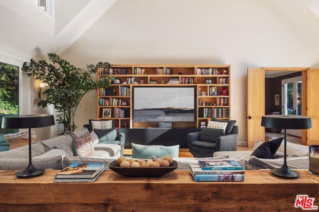 2600 Mandeville Canyon Road, Los Angeles, CA 90049