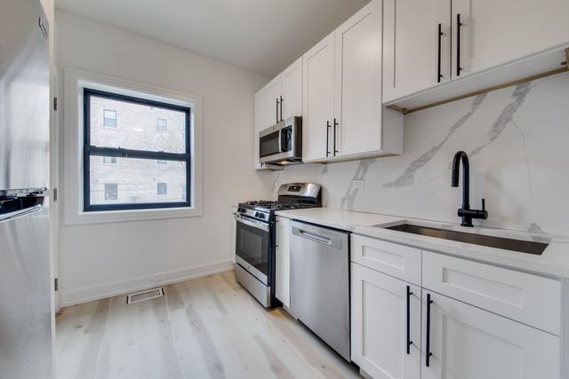 3050 W Cortland Street 103, Chicago, IL 60647