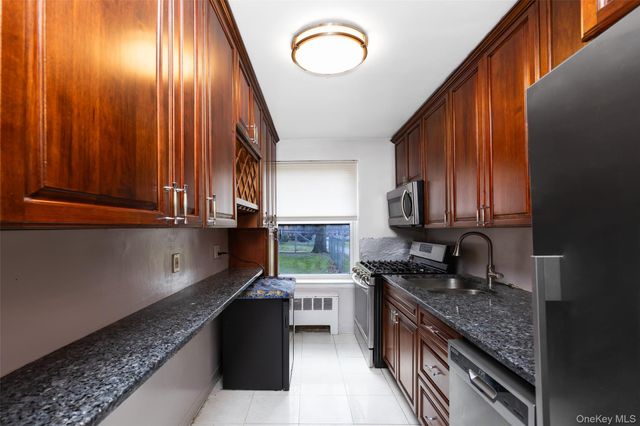 13835 Jewel Avenue 1A, Kew Garden Hills, NY 11367