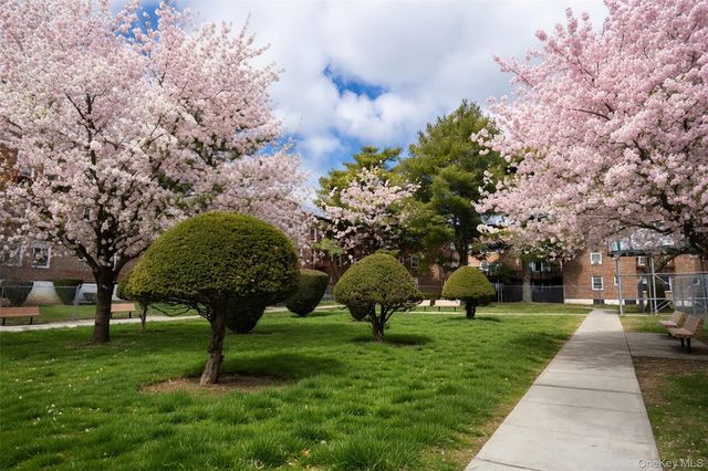 13835 Jewel Avenue 1A, Kew Garden Hills, NY 11367