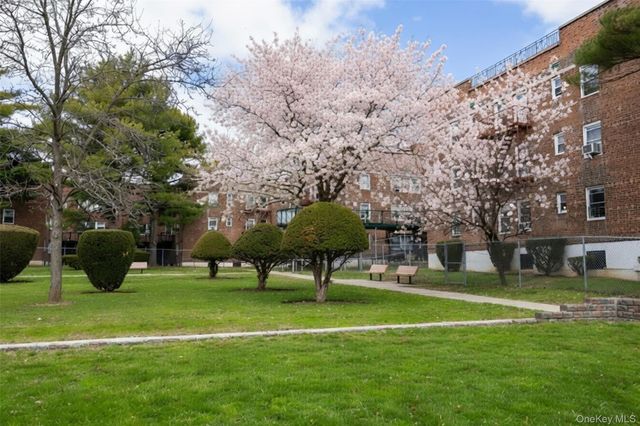 13835 Jewel Avenue 1A, Kew Garden Hills, NY 11367