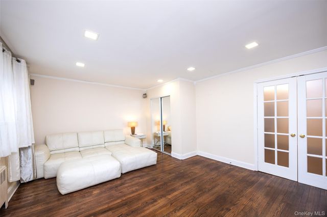 13835 Jewel Avenue 1A, Kew Garden Hills, NY 11367