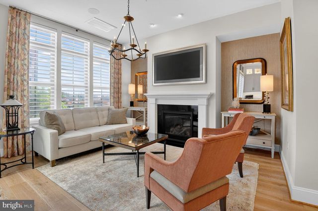 20300 NORTHPARK DR, Ashburn, VA 20147