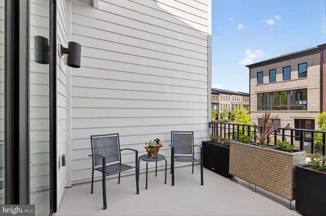 20300 NORTHPARK DR, Ashburn, VA 20147