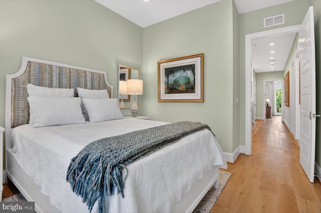 20300 NORTHPARK DR, Ashburn, VA 20147