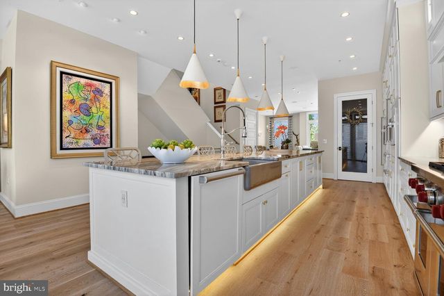 20300 NORTHPARK DR, Ashburn, VA 20147