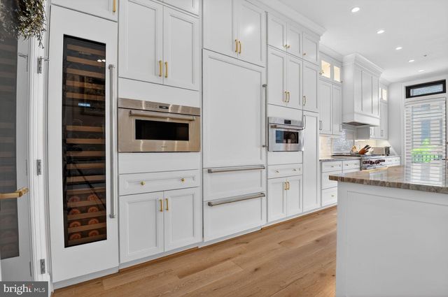 20300 NORTHPARK DR, Ashburn, VA 20147