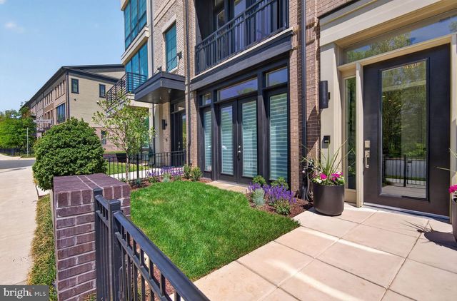 20300 NORTHPARK DR, Ashburn, VA 20147