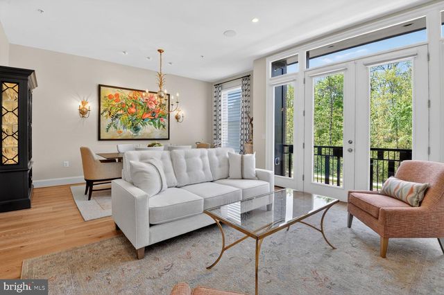 20300 NORTHPARK DR, Ashburn, VA 20147
