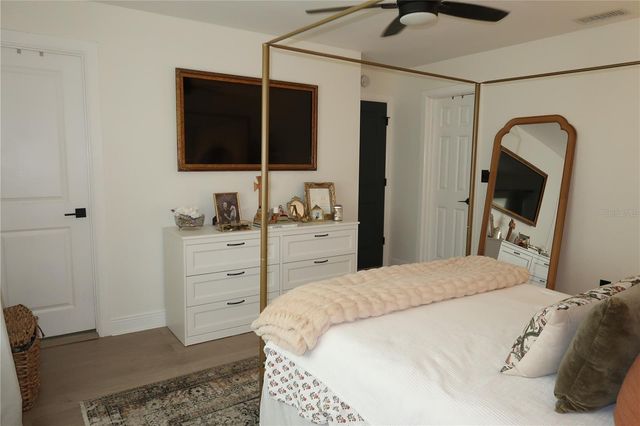 5945 VENETIAN BOULEVARD NE, St Petersburg, FL 33703