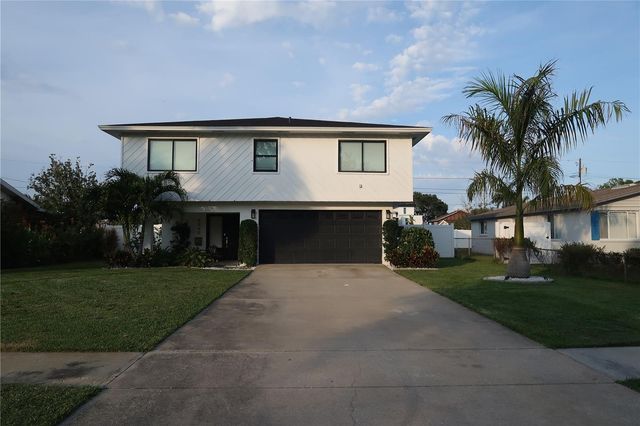5945 VENETIAN BOULEVARD NE, St Petersburg, FL 33703