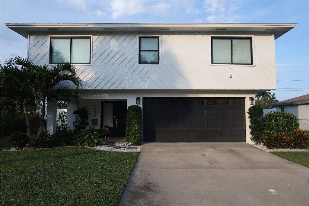 5945 VENETIAN BOULEVARD NE, St Petersburg, FL 33703