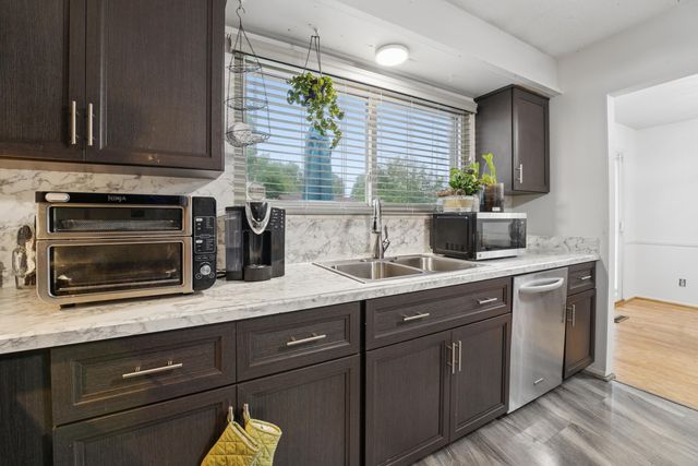 2081 Sharbot Drive, Columbus, OH 43229