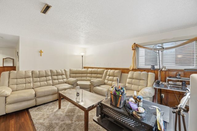 2081 Sharbot Drive, Columbus, OH 43229