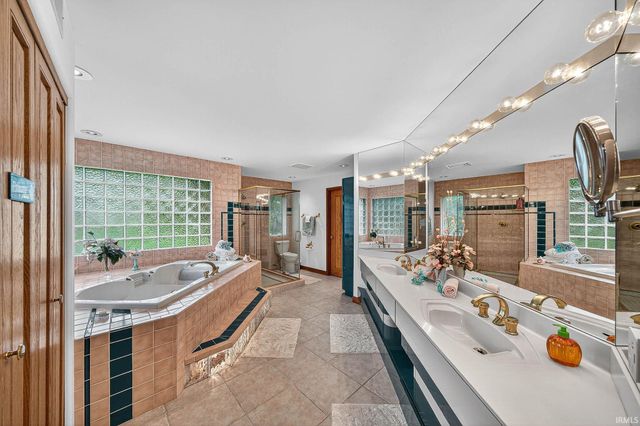 62685 Orange Road, South Bend, IN 46614