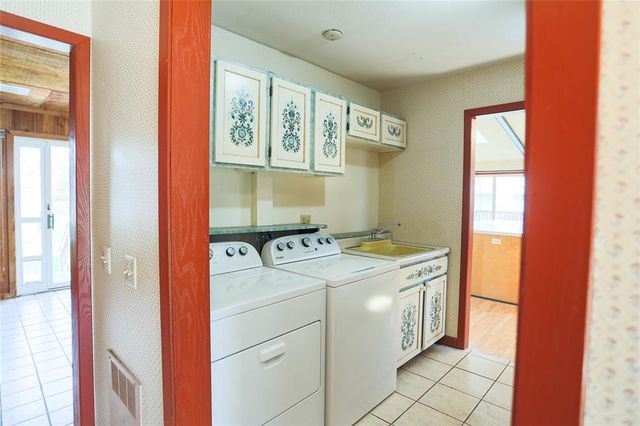 804 Valley View Drive, River Falls, WI 54022