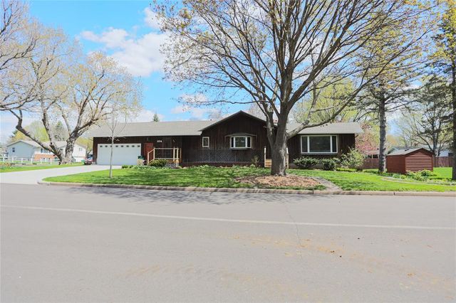 804 Valley View Drive, River Falls, WI 54022