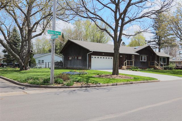 804 Valley View Drive, River Falls, WI 54022