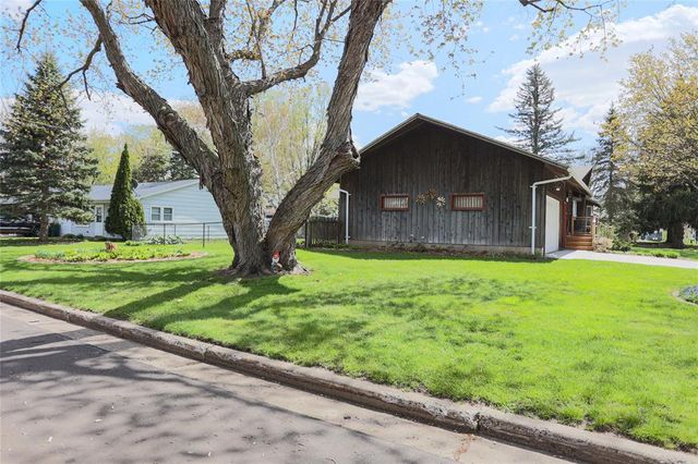 804 Valley View Drive, River Falls, WI 54022
